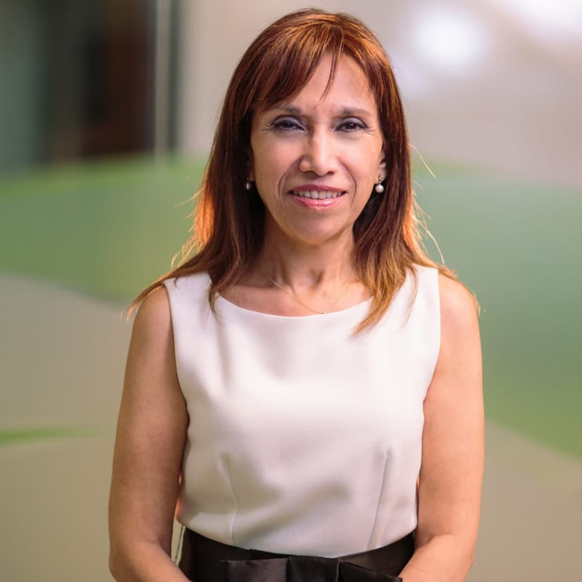 Dra. Minerva Gómez - Dermatóloga y Tricóloga